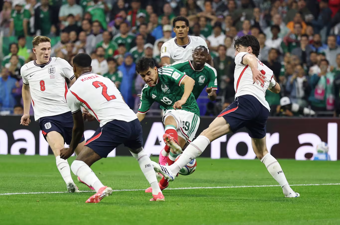 Cover photo for article: Mexico 2-3 England: El Tri Fall at the Last Step, But Write History in Defeat